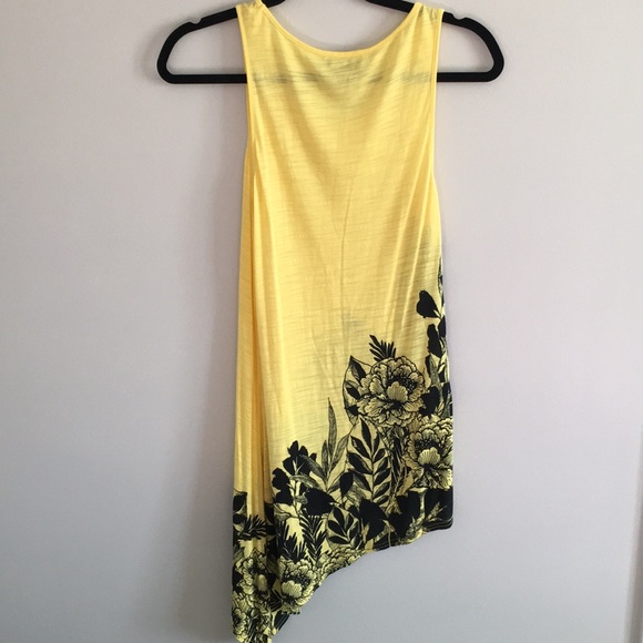 Le Chateau sleeveless asymmetrical yellow shirt - Picture 7 of 7